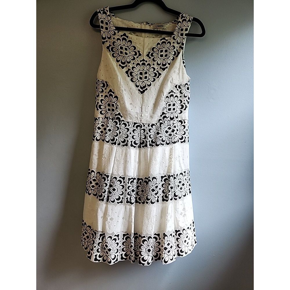 5 Twelve Womens 8 Sleeveless Lined Lace Dress White Black V Neck